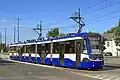 Částečně nízkopodlažní tramvaj 405N v Krakově