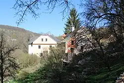 418 Koda dolní budovy V po žluté.jpg