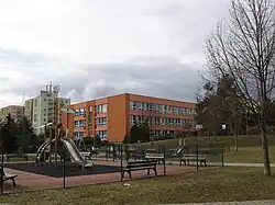 Pohled na část budovy školy