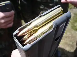 Schránkový zásobník do pušky M16, dvouřadé vyústění