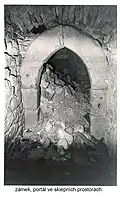 Portál ve sklepení