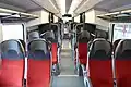 Prostor pro cestující v prostředním voze jednotky