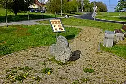 Aš smírčí kříž u hřbitova (1).jpg