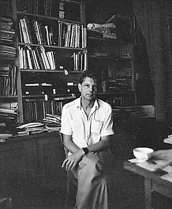 Antonín Dufek ve své pracovně v Moravské galerii, 80. léta 20. století (fotografie Tomáš Fassati)