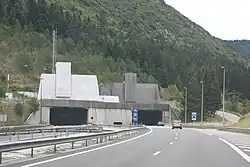 Dva tubusy tunelu Chamoise patří mezi nejdelší dálniční tunely ve Francii.