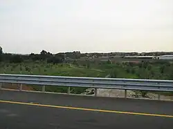 Pohled na Kfar Šmu'el ze silnice číslo 431