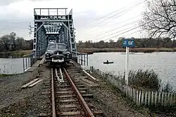 Úzkorozchodná drezína na mostě přes Jižní Bug