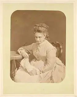 Ruská žena s vyšíváním