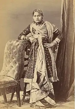 Tanečnice, studiová portrétní fotografie, Kalkata, 1874