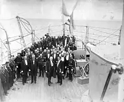 Prezidenti Federico Errázuriz Echaurren (Chile) a Julio Argentino Roca (Argentina) se setkali v Magellanském průlivu v roce 1899 při tzv. „Objímání v průlivu“