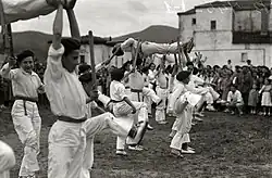 Tanečníci na mostech, San Sebastián