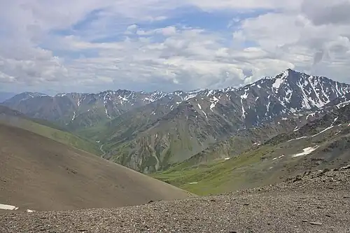 Výhled ze sedla na východ