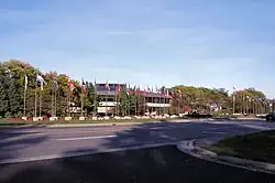 Pohled na sídlo společnosti ve městě Ada, v okrese Kent County, státě Michigan, v USA