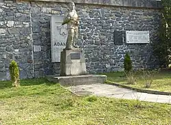 Socha rudoarmějce v Adamově