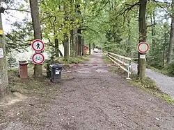 Hráz Adamovského rybníka