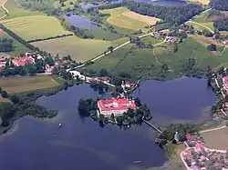 Klášter Seeon uprostřed jezera Klostersee