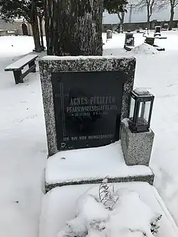 Hrob farní hospodyně Agnes Pfeifferové na hřbitově v Příchovicích