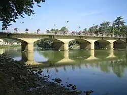 most přes řeku v Aire-sur-l'Adour