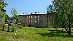 Jeden z bytových domů