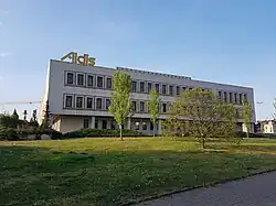 Pohled na Aldis od městských lázní