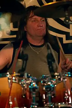 Aleš Zimolka při vystoupení v žižkovském klubu Kain 25. listopadu 2010