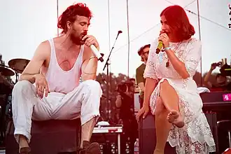 Alex Ebert a Jade Castrinos na festivalu Bonnaroo; 2013