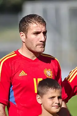 Hrajr Mkojan v r. 2014 (vzadu)