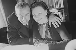 Božena Vicherková se svým manželem Aloisem Vicherkem před jeho emigrací z protektorátu (před 15. lednem 1940)