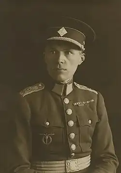 Alois Vicherek v roce 1933 ve vojenské uniformě v hodnosti plukovníka letectva