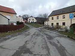 Náves ve Starých Dobrkovicích