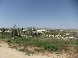 Zástavba v osadě Amona, duben 2013