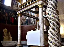 Detail ciboria a sloupu velikonoční svíce