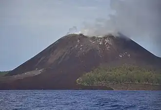 Dnes již neexistující sopečný kužel Krakatoi (2016).