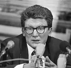 Amalrik na tiskové konferenci po příletu na Schiphol 15. července 1976