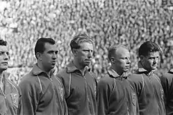 Jan Klaassens je na fotografii třetí zprava.