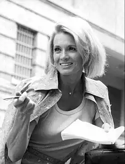 Angie Dickinsonová (1976)