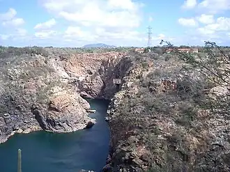 Suchý kaňon vodopádů se strojovnou