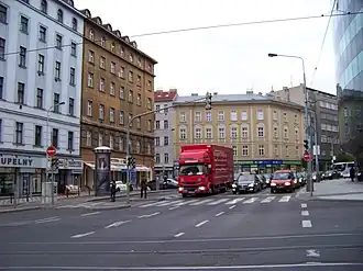 Anglická, od Bělehradské ulice k východu