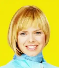 Foksal Web Studio: Anna Równicka, portrét na barevném pozadí, 2008