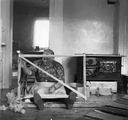 Anne Hansen přede přízi, Manndalen, 1955