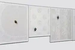 Instalace Dispersions od Anne Wilson v Galerii Rhony Hoffmanové