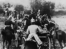 Císařovna v kočáru, 1883