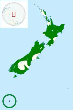 Mapa Nového Zélandu s areálem rozšíření (zeleně)