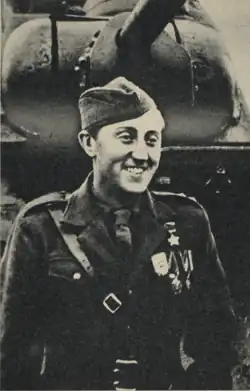 Antonín Sochor (asi roku 1945), v pozadí tank T-34