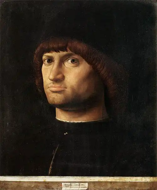 Il Condottiere, cca 1475, Antonello. Louvre, Paříž. Antonellův způsob nasvícení obličeje možná inspiroval Leonarda.[34]