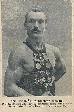 Historická pohlednice s fotografií Antonína Petráka