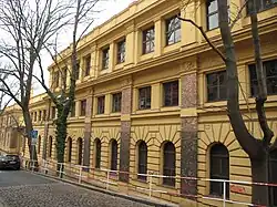 depozitář - uliční strana