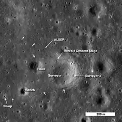 Místo přistání modulu Apollo 12 vyfotografované LRO.