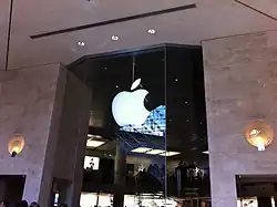 Apple Store v Louvru
