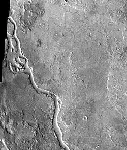 Údolí Apsus Vallis (THEMIS)